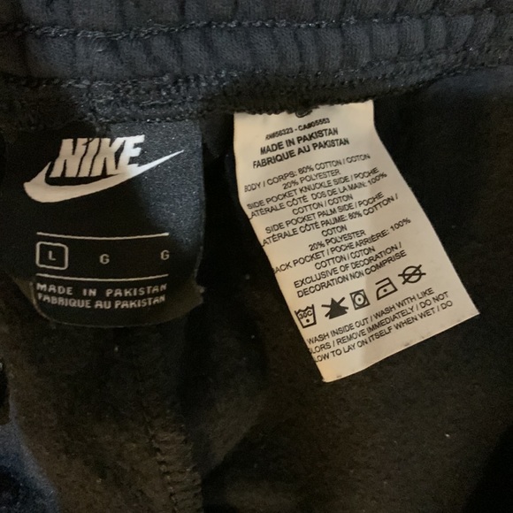 Nike sweater and short outfit - Picture 4 of 7